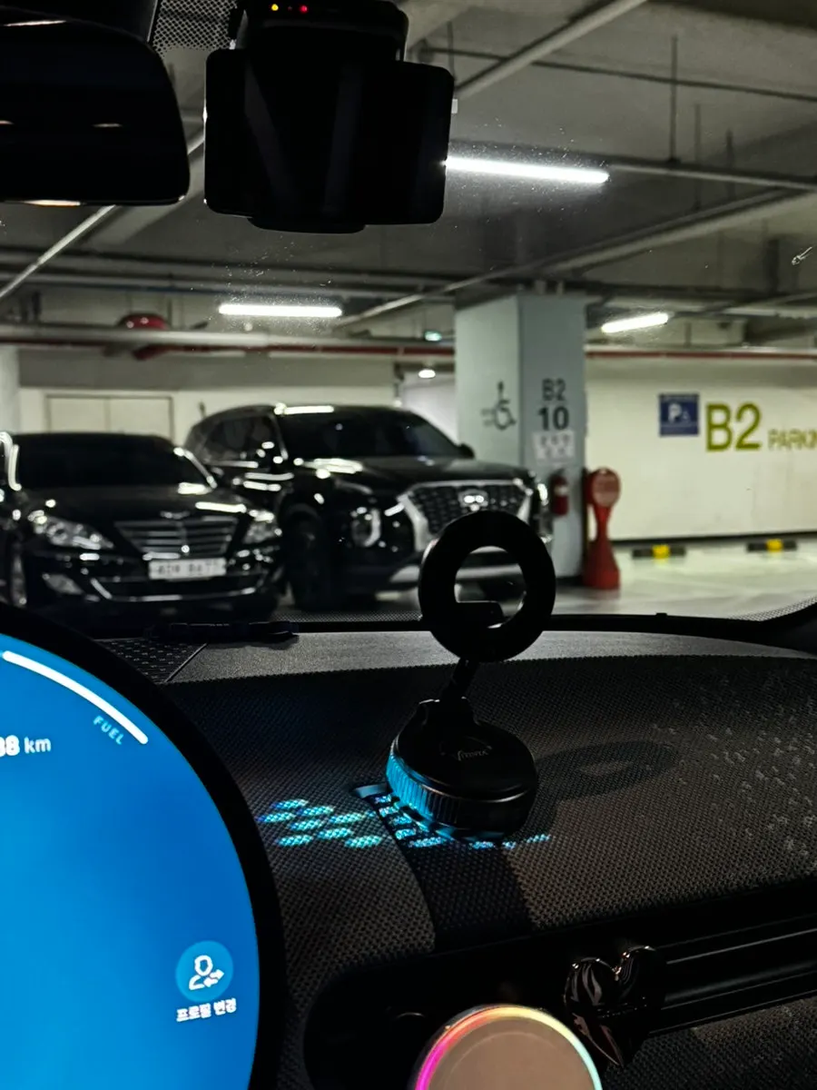 Foldable mount designed with windshield visibility in mind