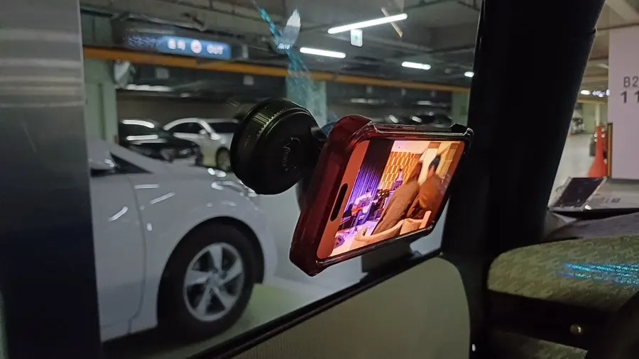 MagSafe mount used on a flat surface