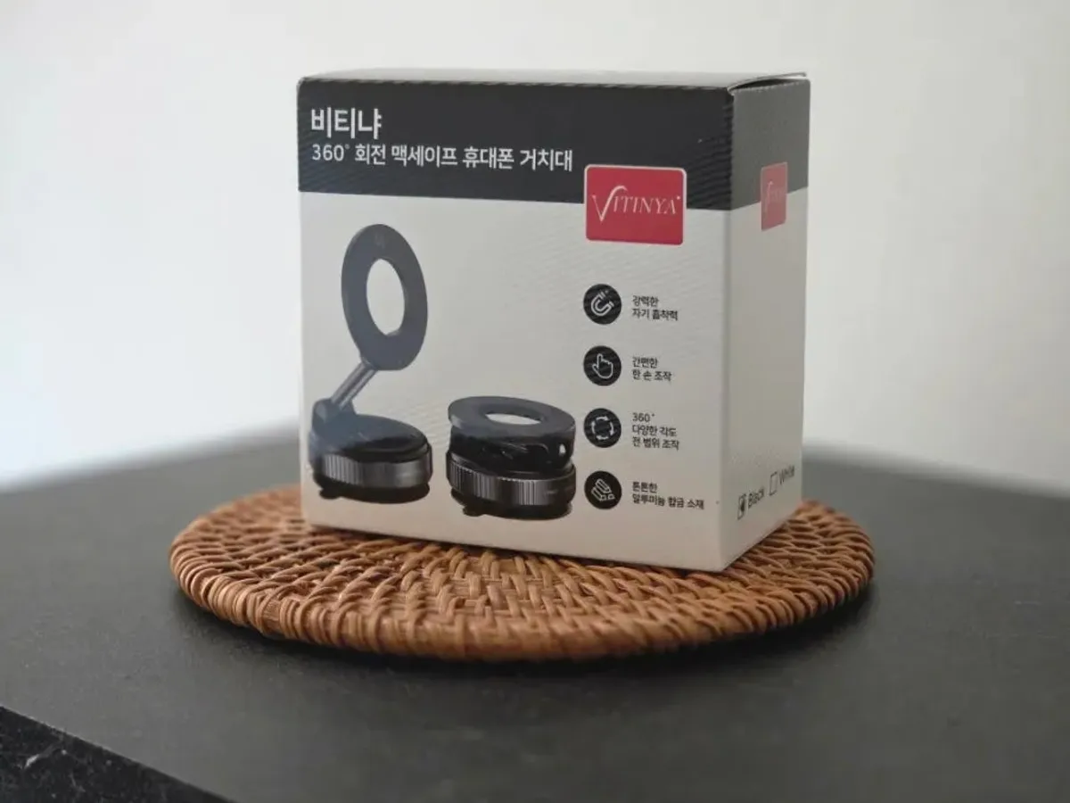 Introduction photo of the Vitinya MagSafe car phone mount