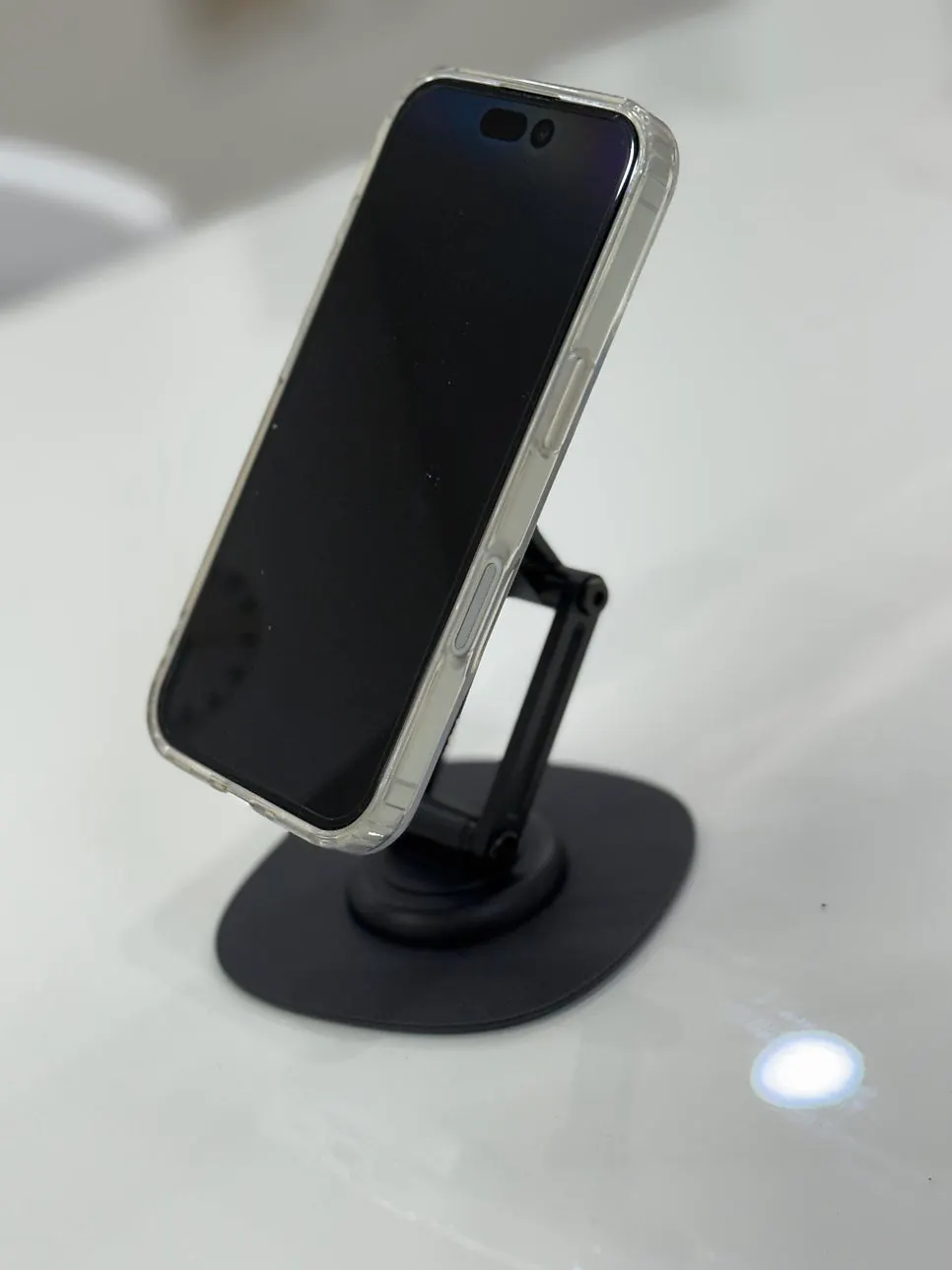 iPad rotating stand use photo