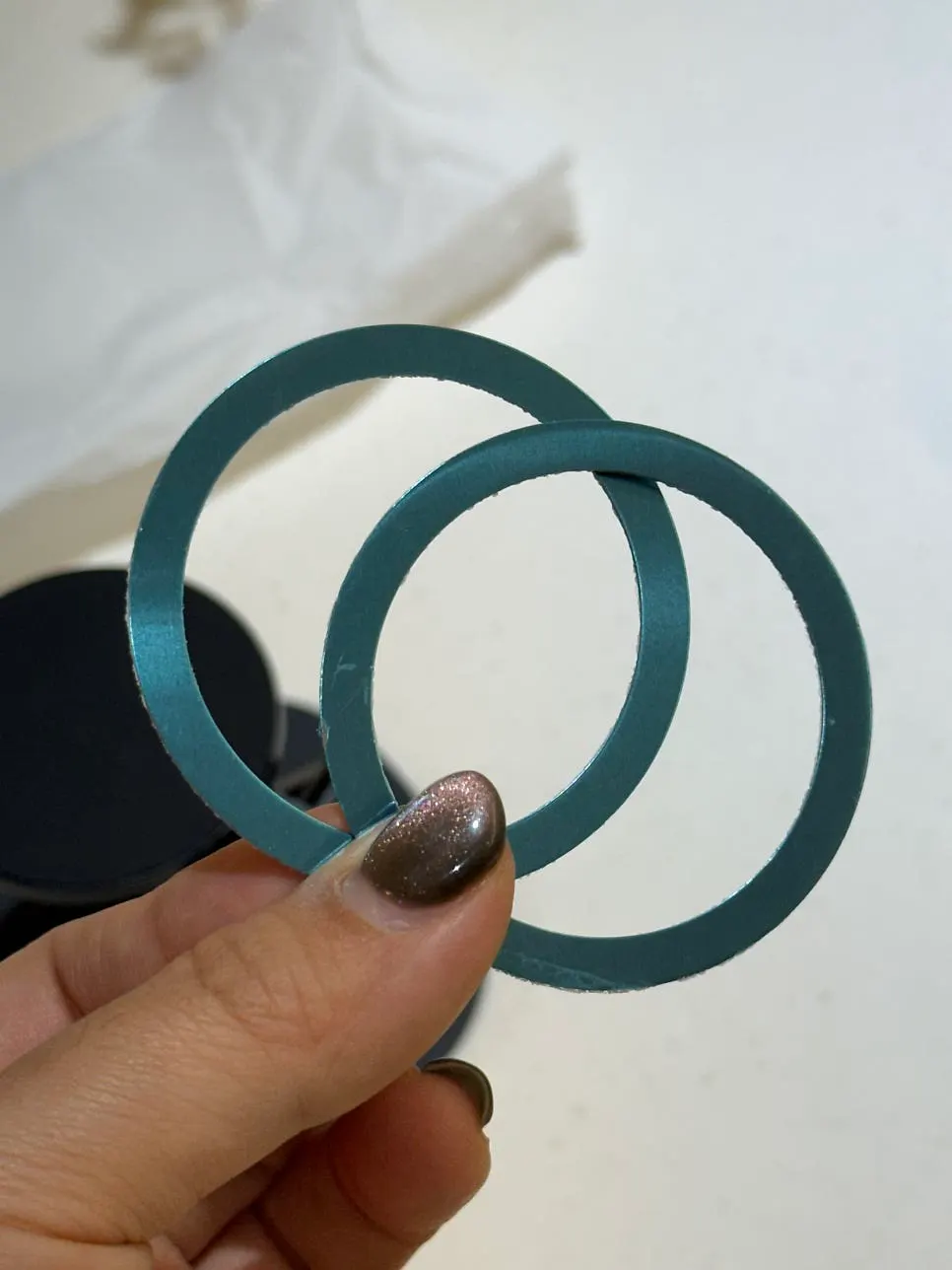 MagSafe magnetic holding function photo
