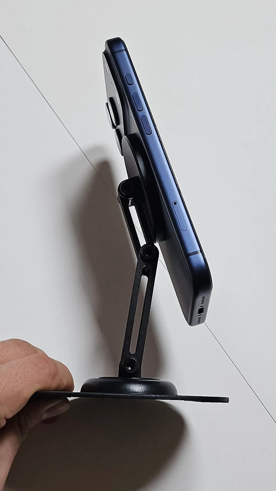 MagSafe stand with 360-degree angle adjustment