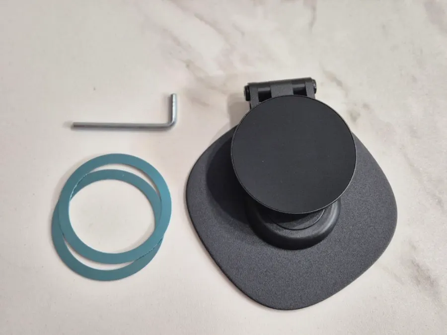 Bitinya stand and included accessories