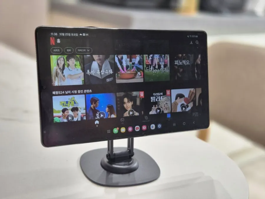 Tablet stand angle adjusted for light reflection