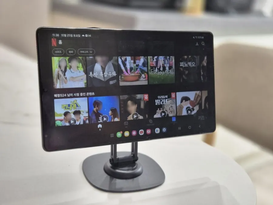 光の反射に合わせたタブレットの角度調整