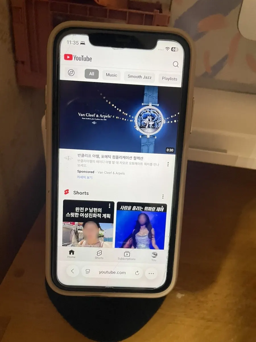 動画視聴用スタンド活用画像