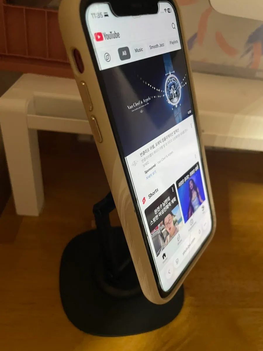Stand used for watching Chinese dramas