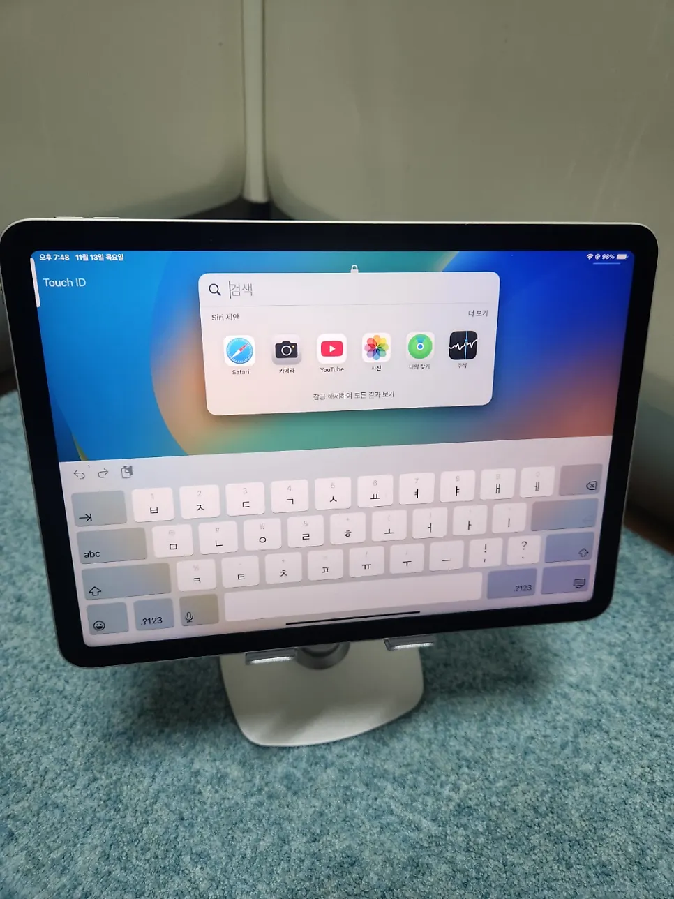 360-degree rotating tablet stand