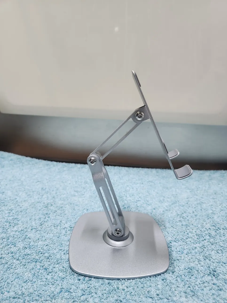 Anti-slip tablet stand