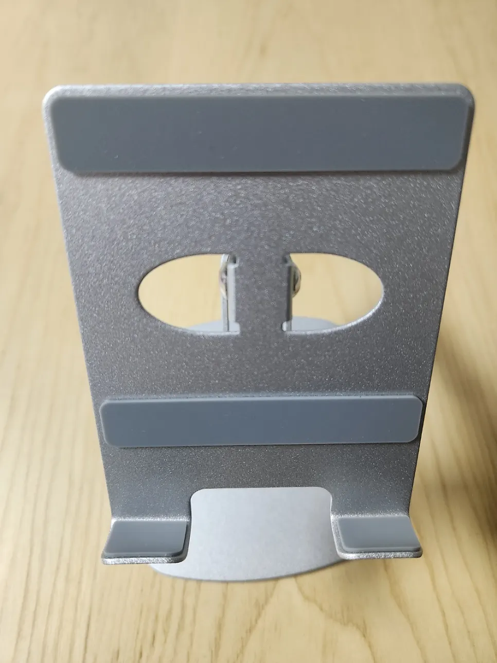 Holder with silicone pads