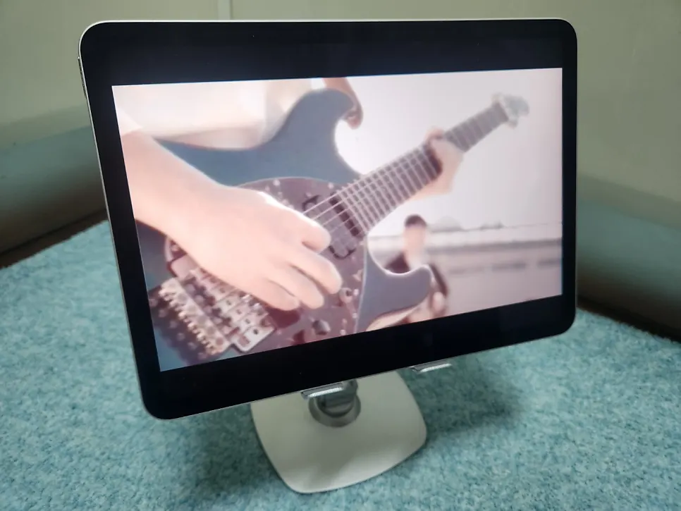 Foldable tablet stand being carried