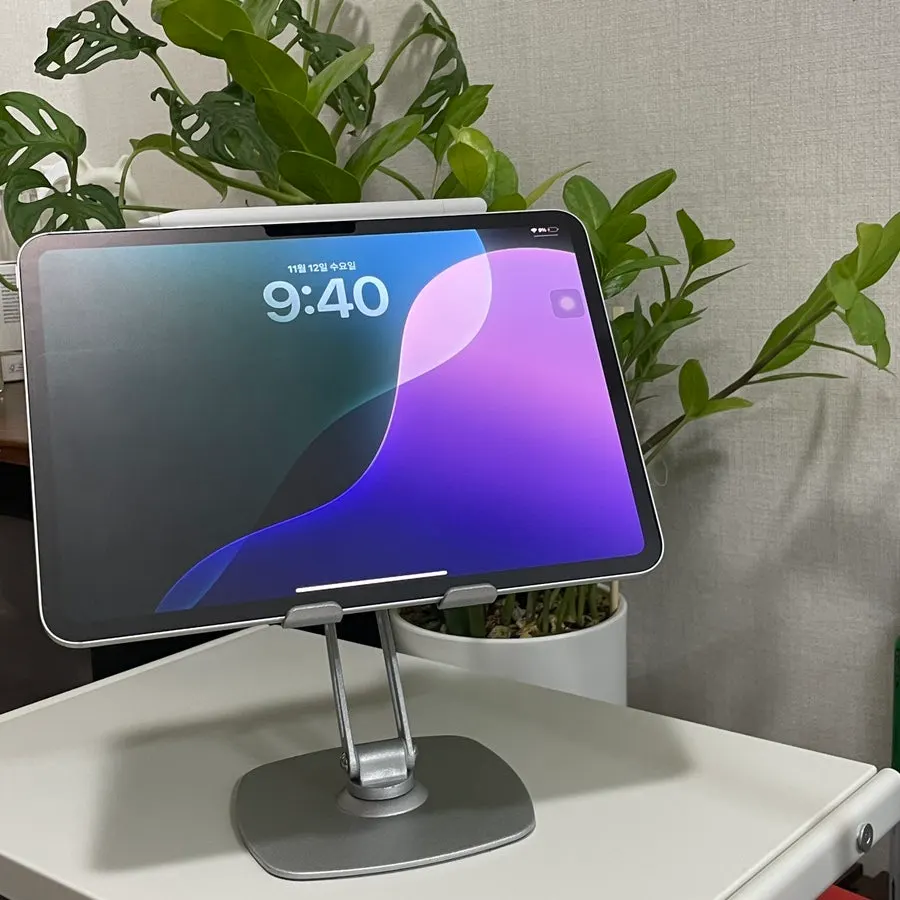 What is included with the Bitnya tablet stand