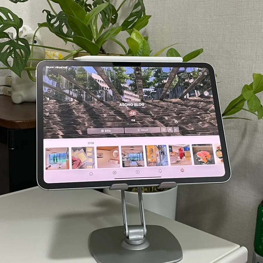 Silver Bitnya tablet stand