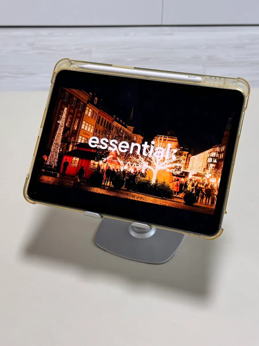 Tablet stand with adjustable vertical angle