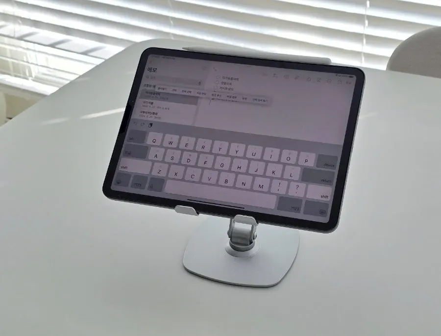 Non-slip pad for securing a tablet