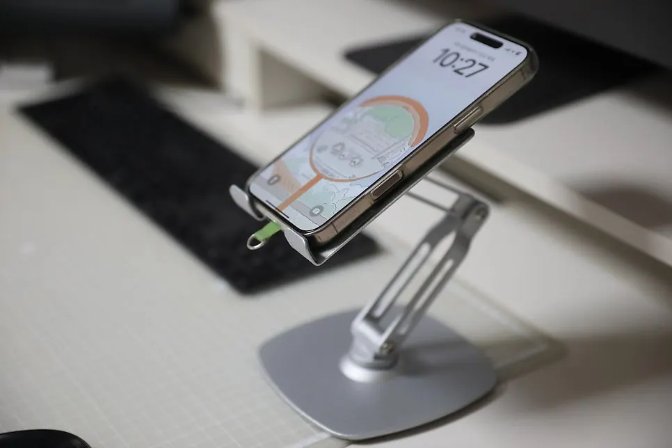 Tablet stand also used to hold a phone