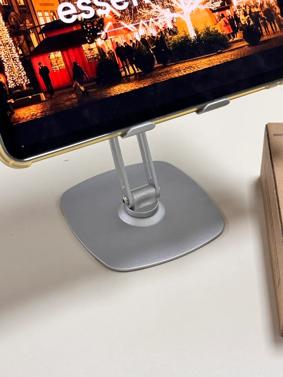 Simple metallic-color tablet stand design