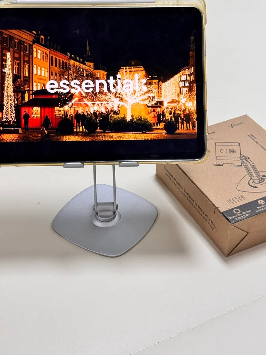 Tablet stand with silicone protective pads