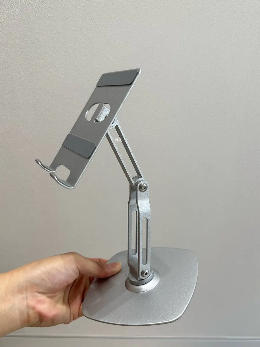 Stand with non-slip pads