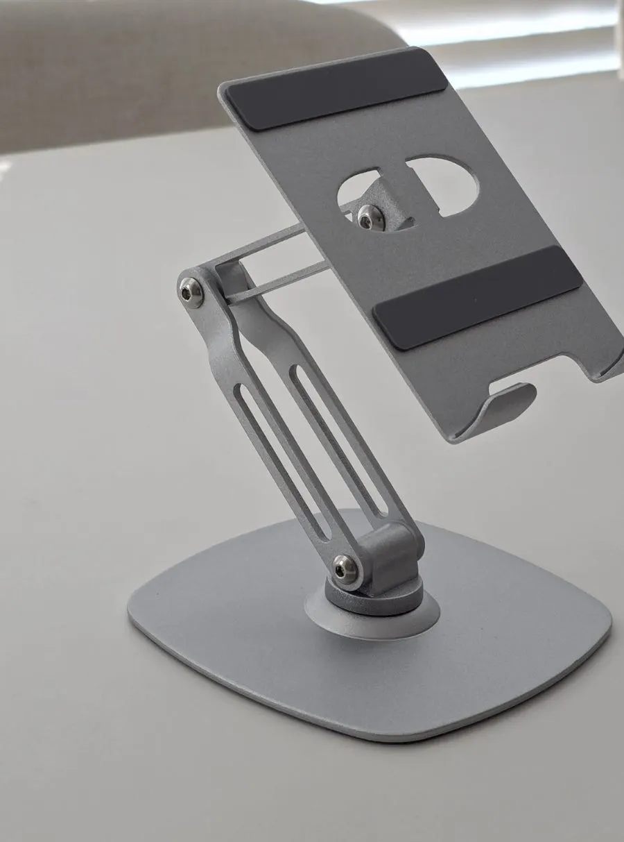 Metal tablet stand with sturdy hinges