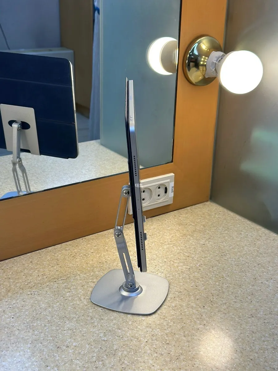 Tablet held without wobbling