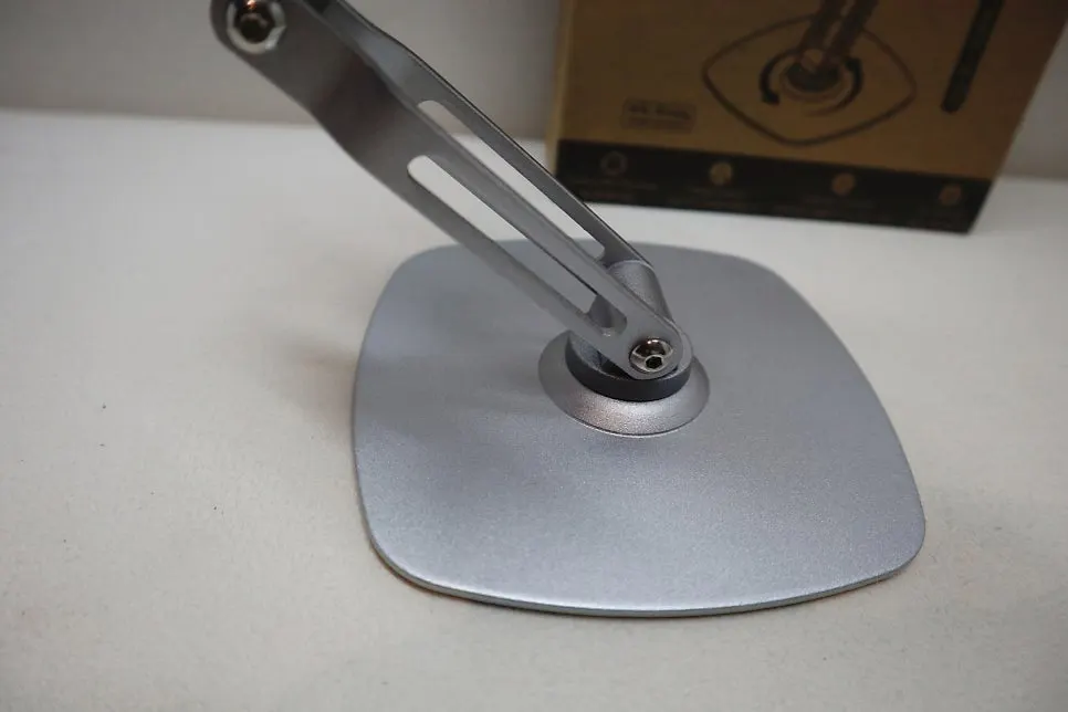 Tablet stand with a full-metal body