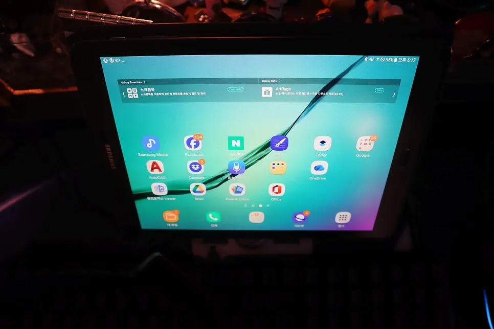 Combined iPad and smartphone stand