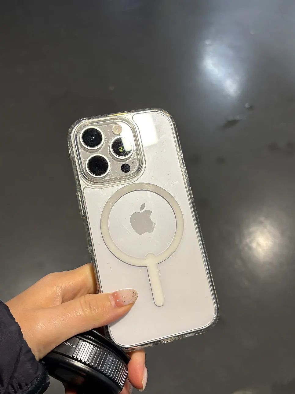 MagSafe mount components and auxiliary pad