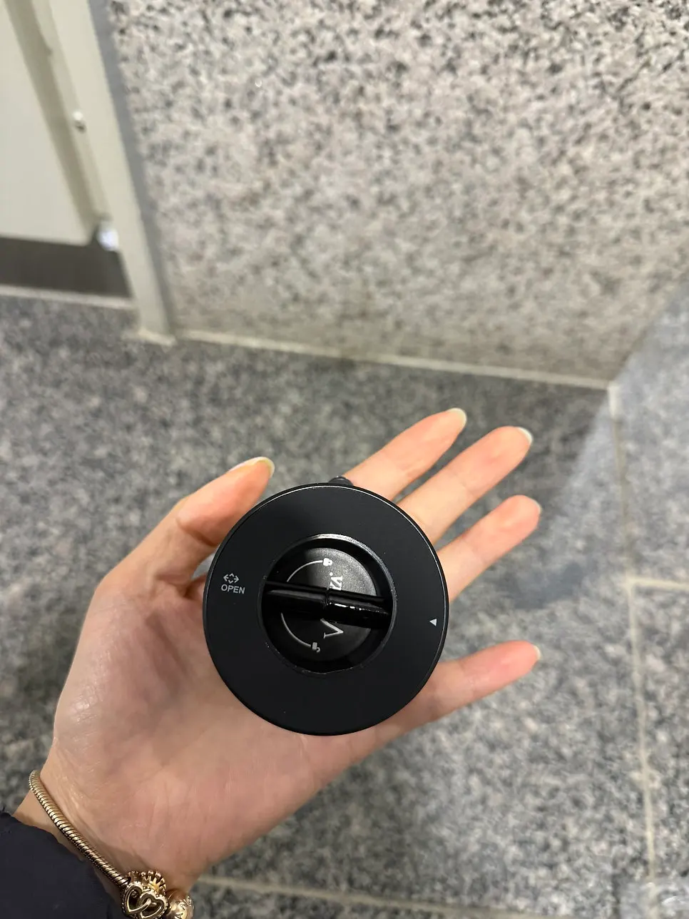 MagSafe case and car phone mount