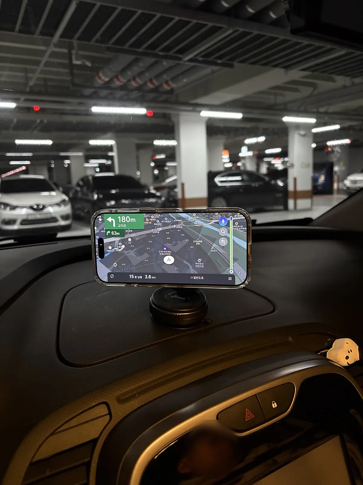 Car phone mount used for landscape navigation