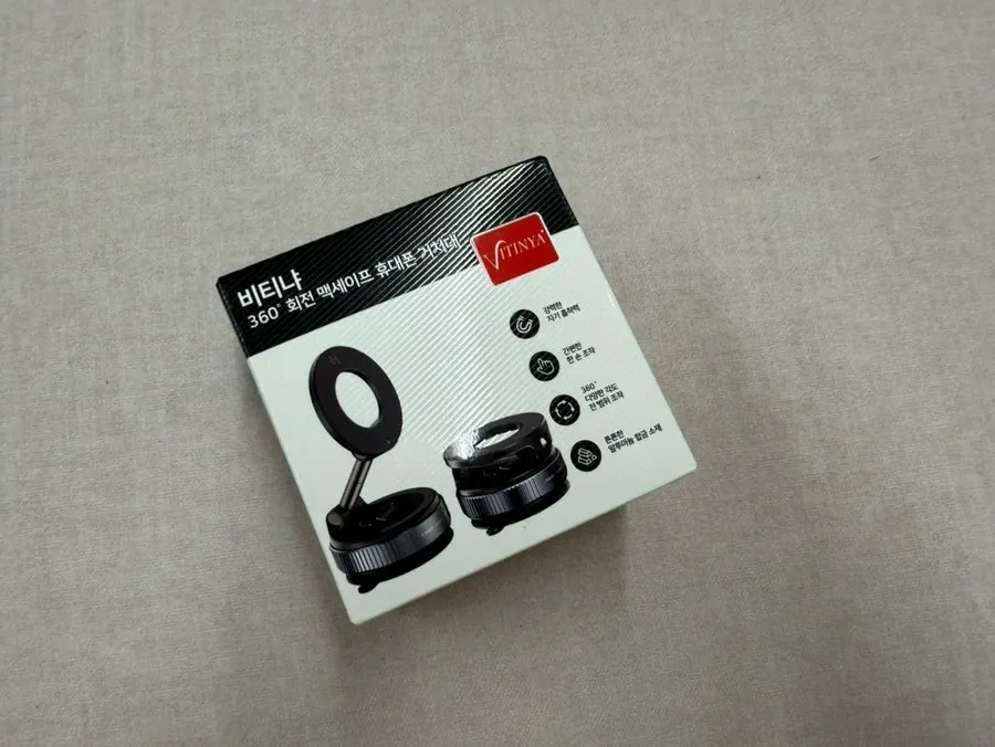 Fold 7 MagSafe car mount