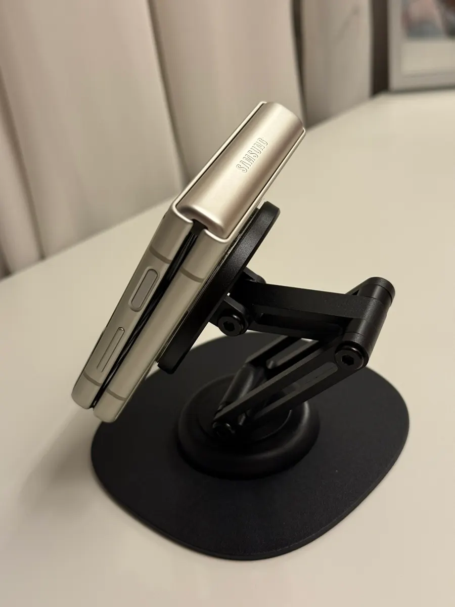 Introduction image of the Bitinya foldable MagSafe stand