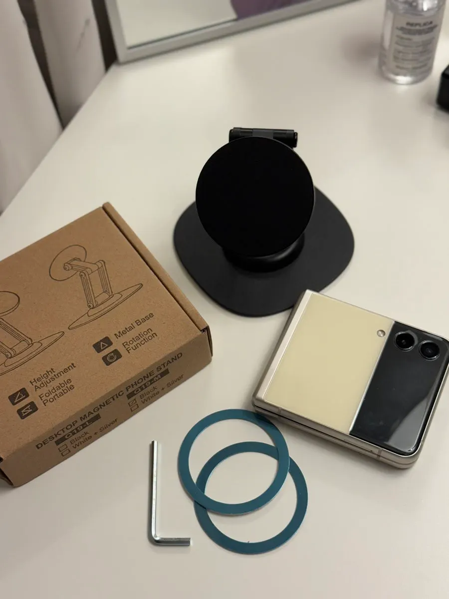 360-degree rotating MagSafe stand