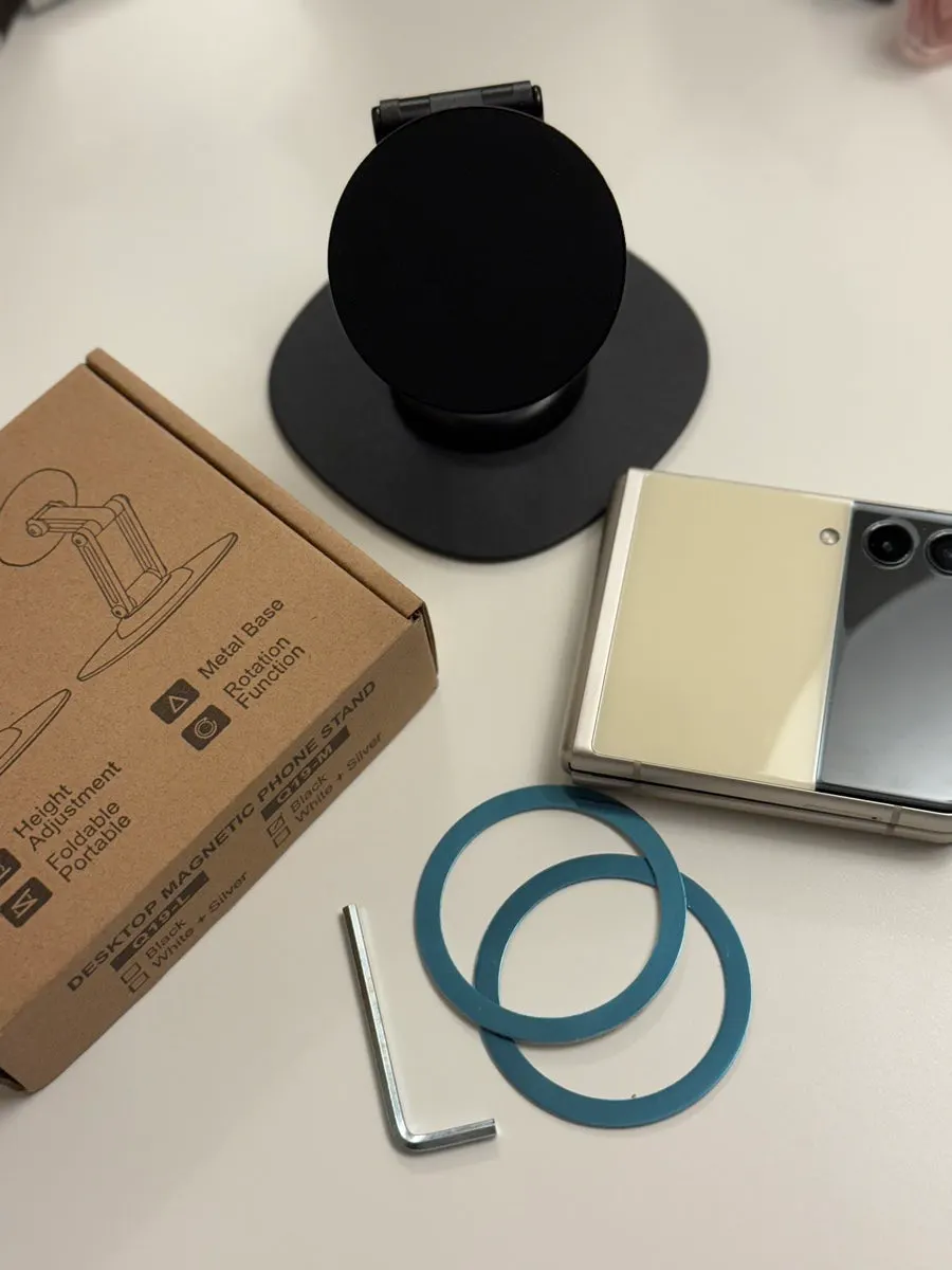 Portable tablet MagSafe stand