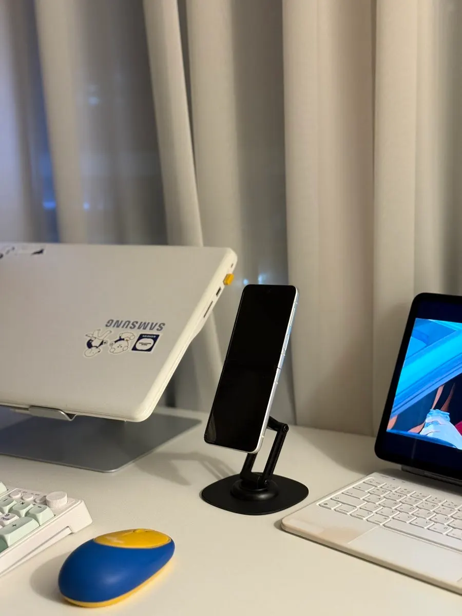 MagSafe stand and magnetic sticker