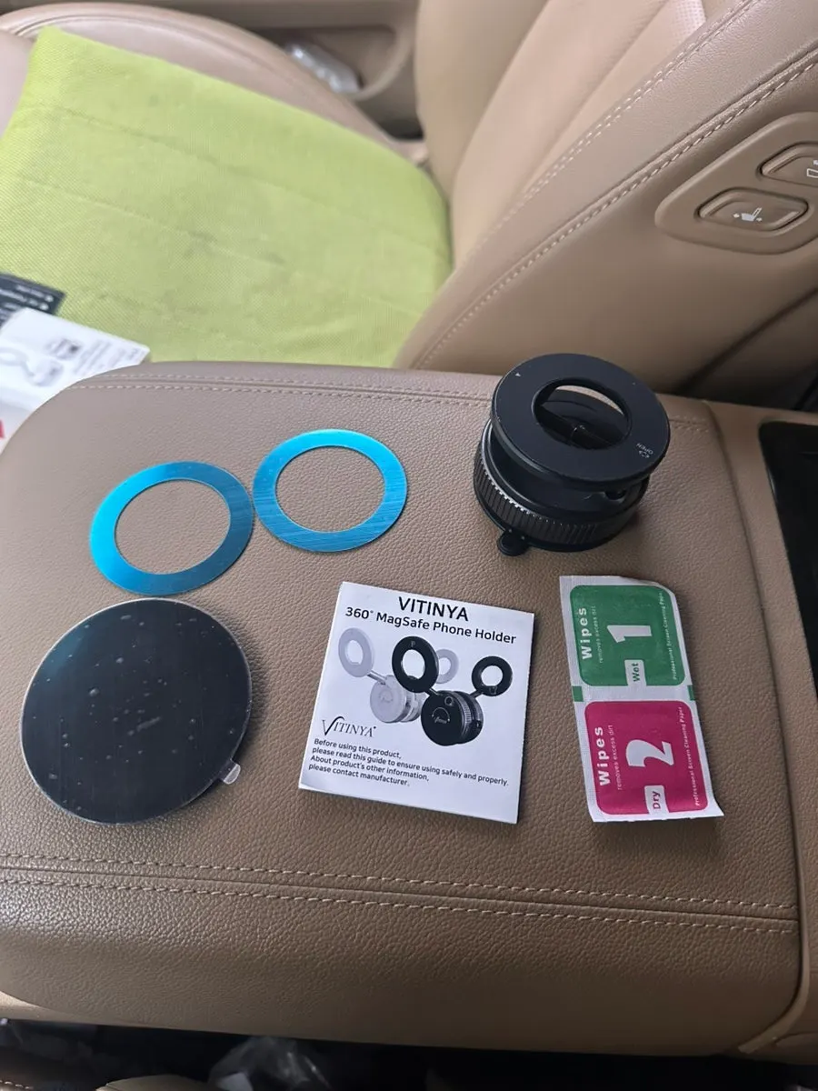 MagSafe mount components and base