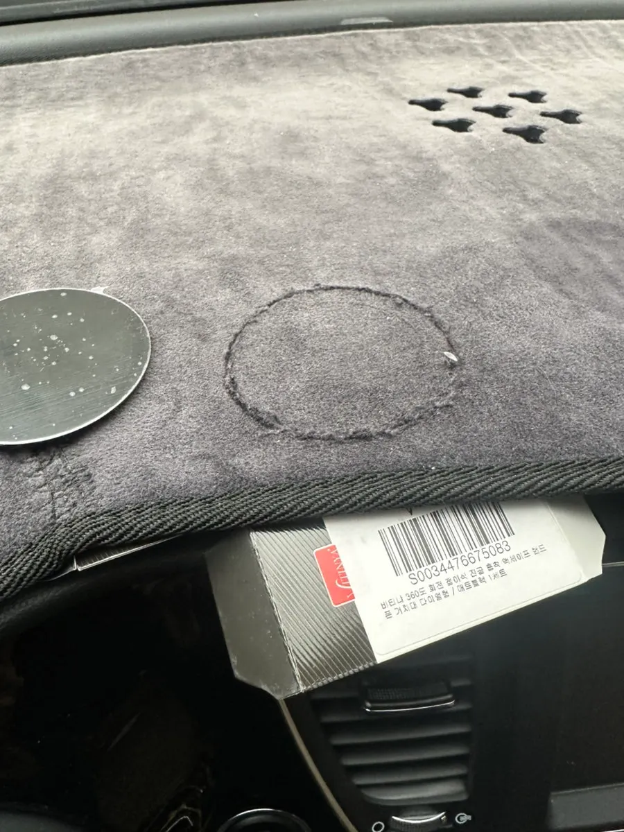 Mount base position for installation on the dashboard