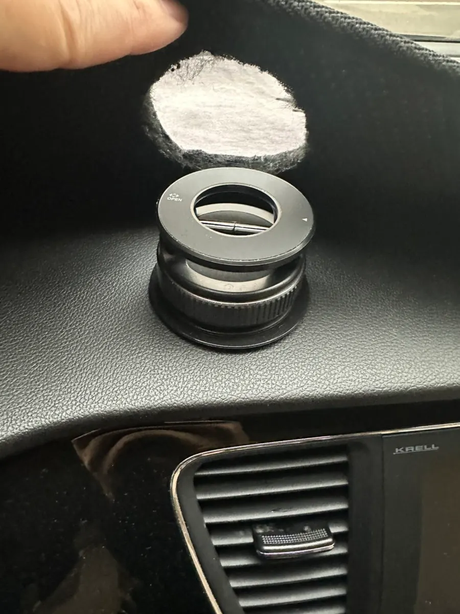 MagSafe mount installed on the dashboard