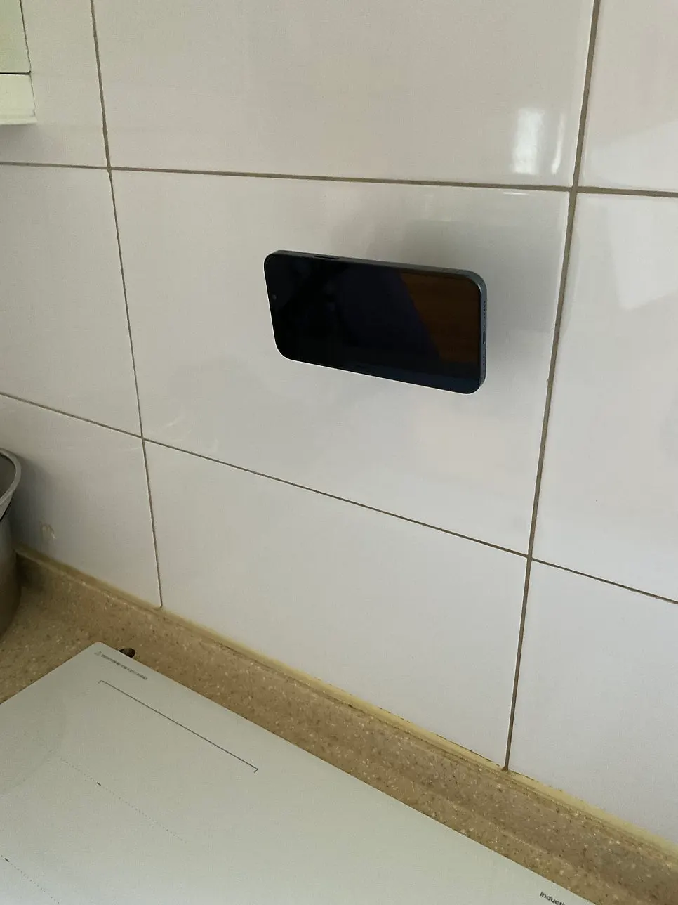 Kitchen phone mount for recording everyday cooking
