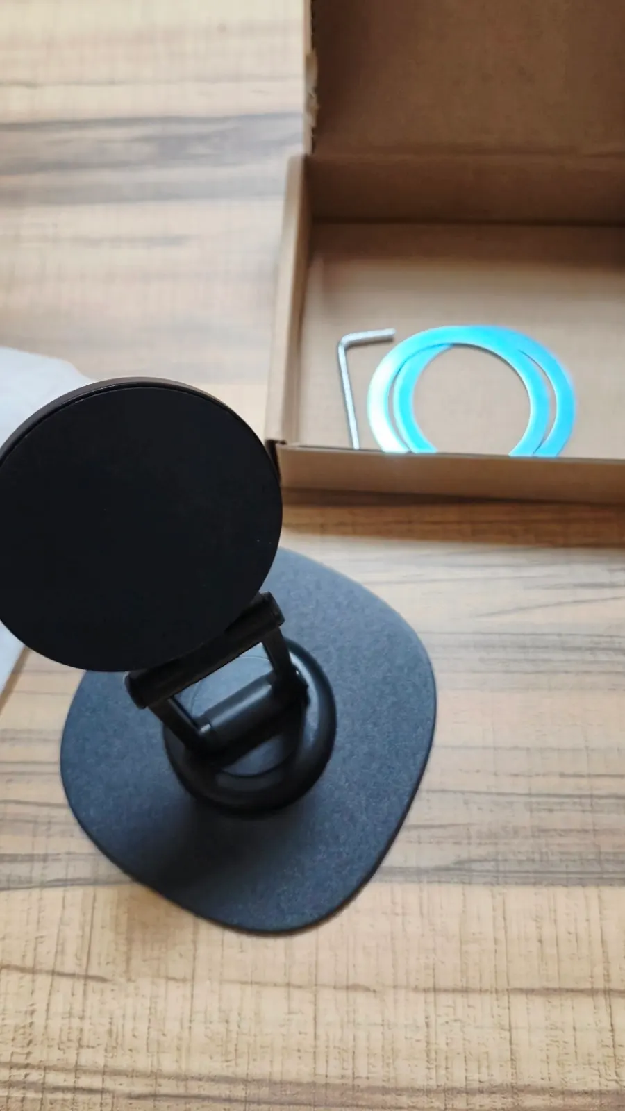 Compact Bitinya phone stand