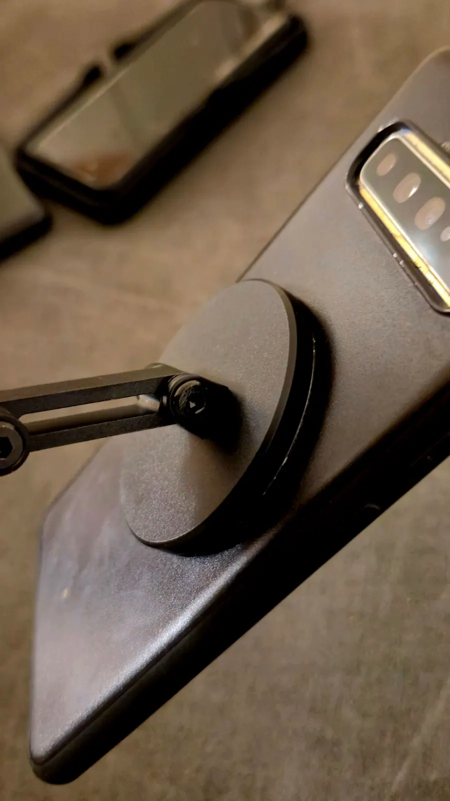 Magnetic 360° rotating stand
