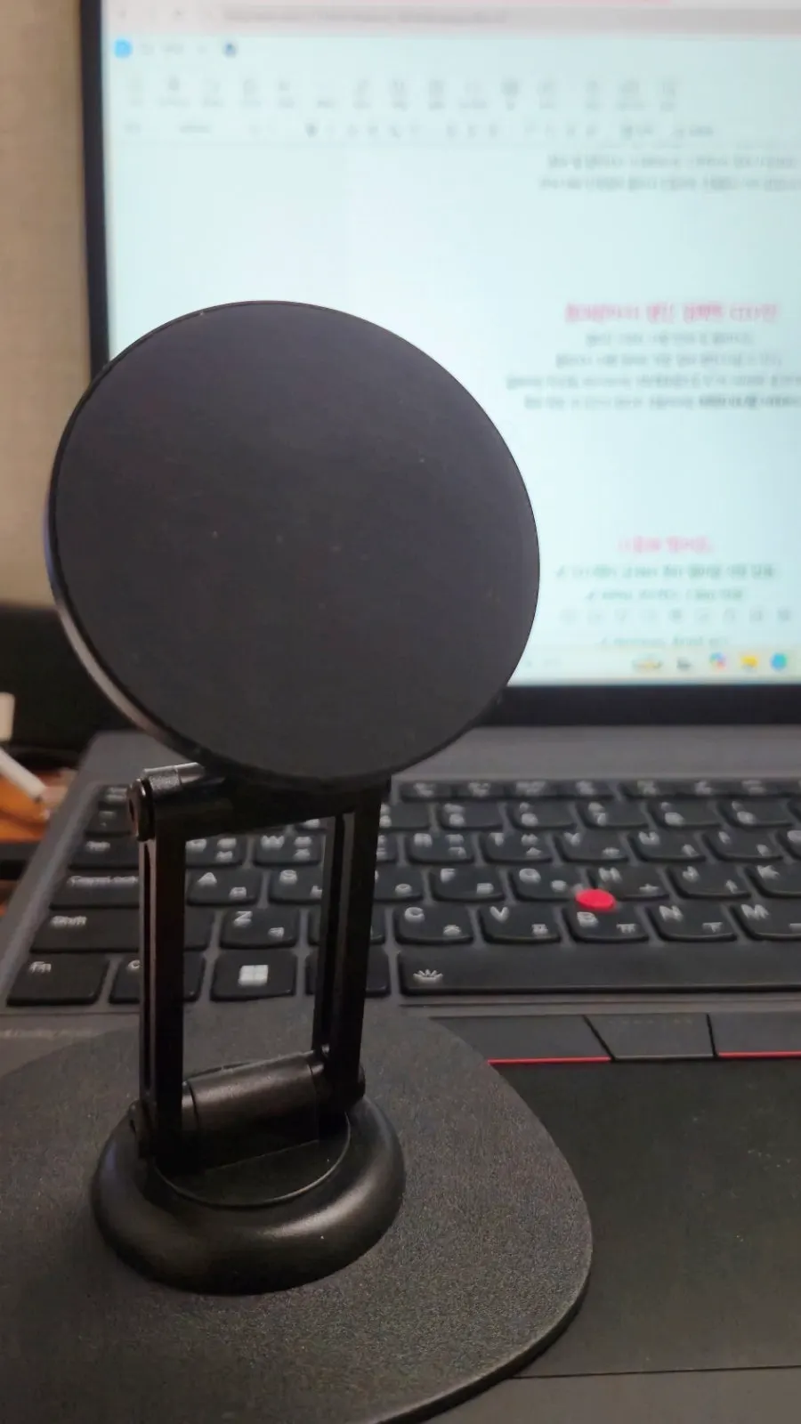 Foldable portable tablet stand