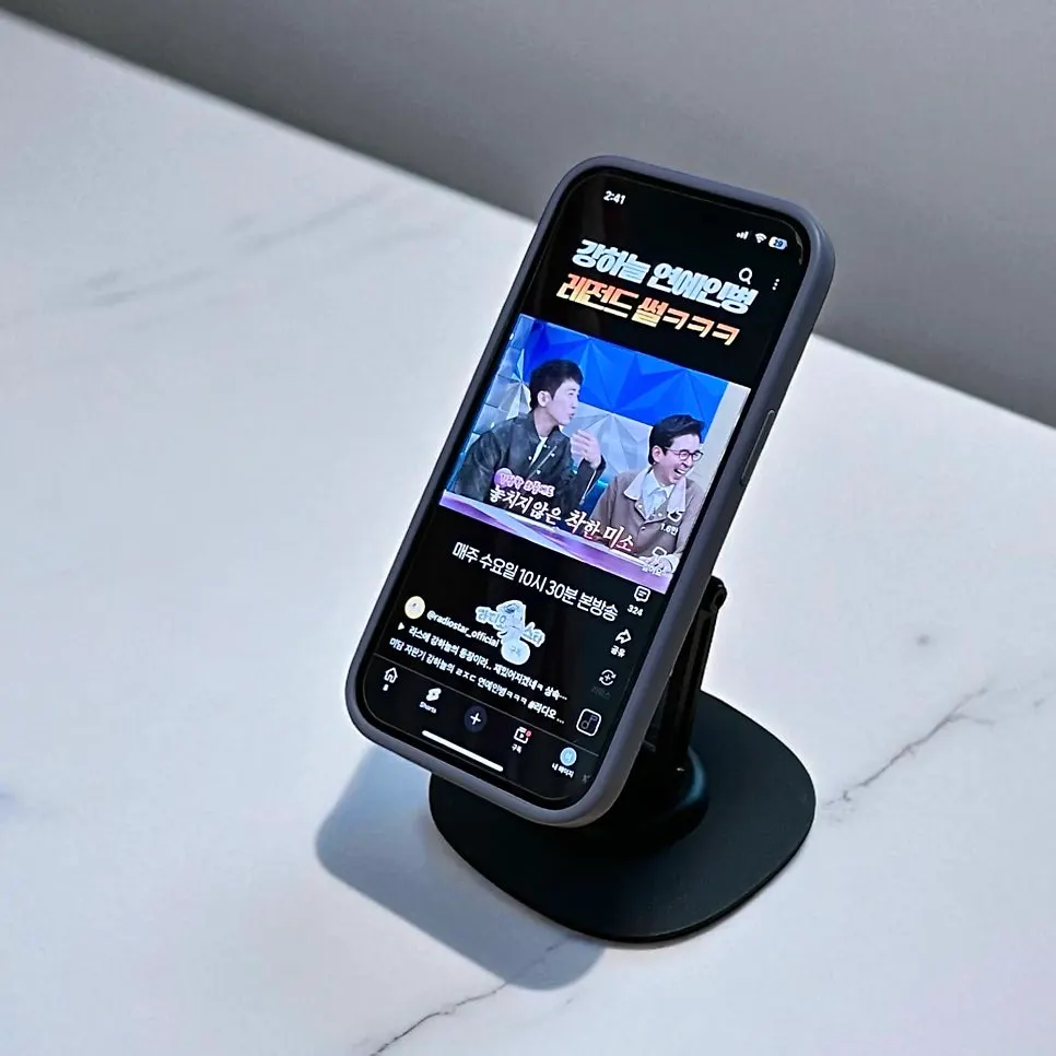 360° rotating MagSafe stand
