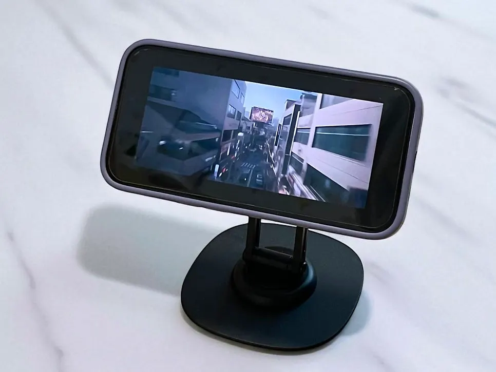 Watching video with a phone mounted horizontally