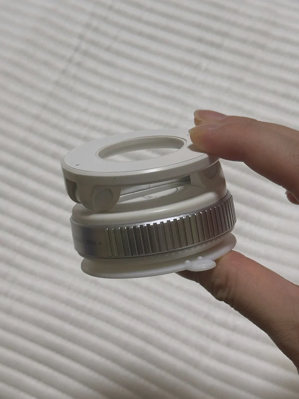 MagSafe stand with 360-degree angle adjustment