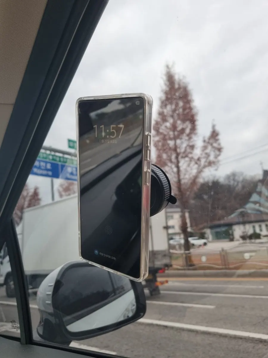Auxiliary suction pad and car phone mount installation
