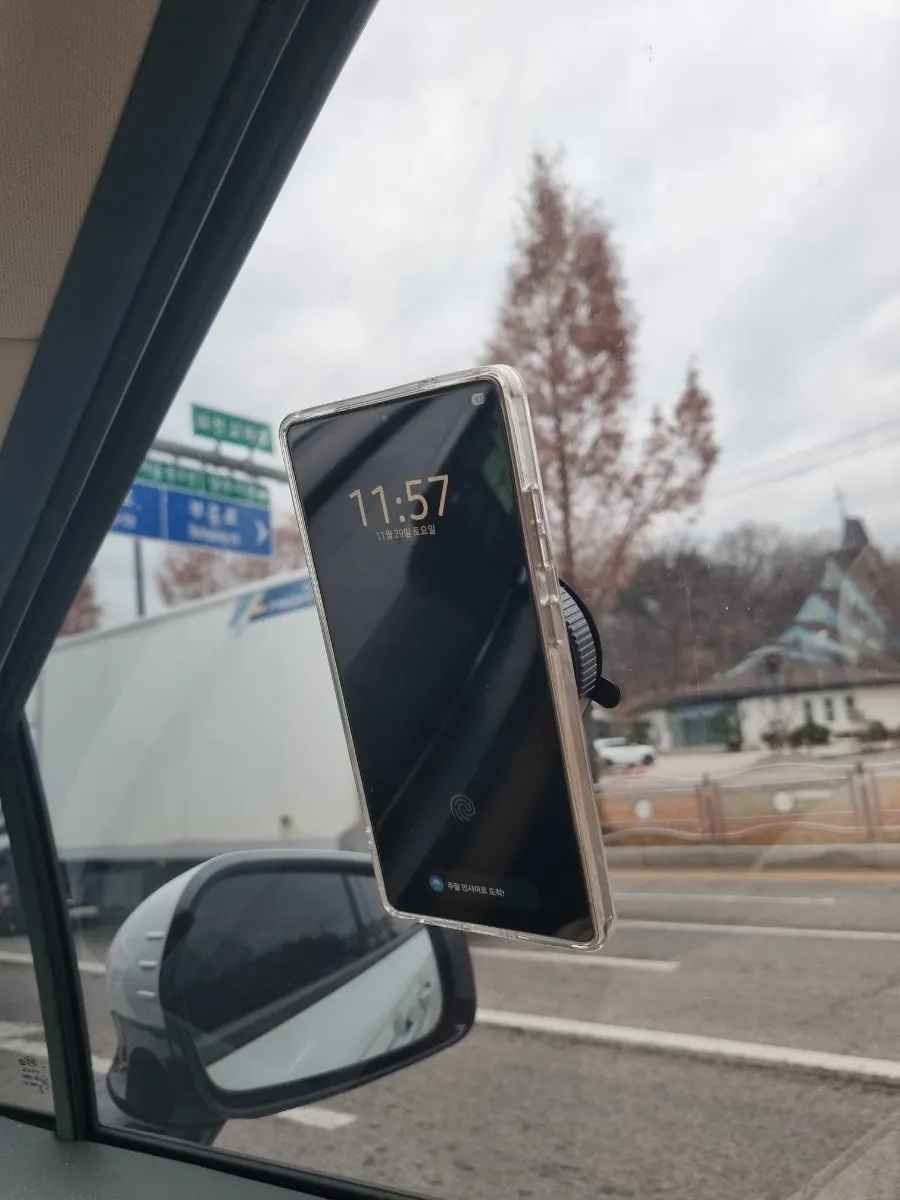 Vacuum-dial car phone mount attached in place