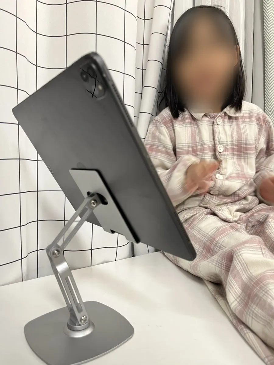 作業用タブレットスタンドの使用シーン