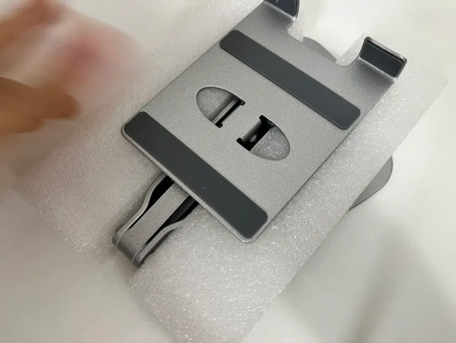 Silver-tone design of the Vitinya stand