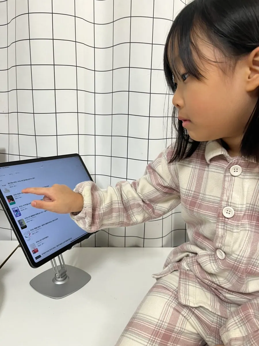 Tablet stand using its 360-degree rotation feature